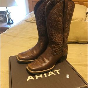 Women’s ariat cowgirl boots